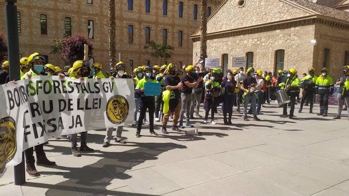 ERPV demana a Justícia que complisca la llei i estabilitze els bombers forestals