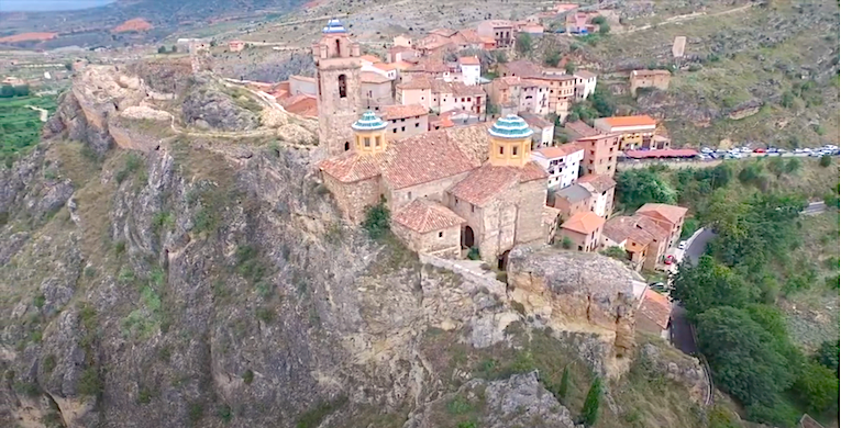 L'església fortalesa de Castielfabib, al Racó d'Ademús