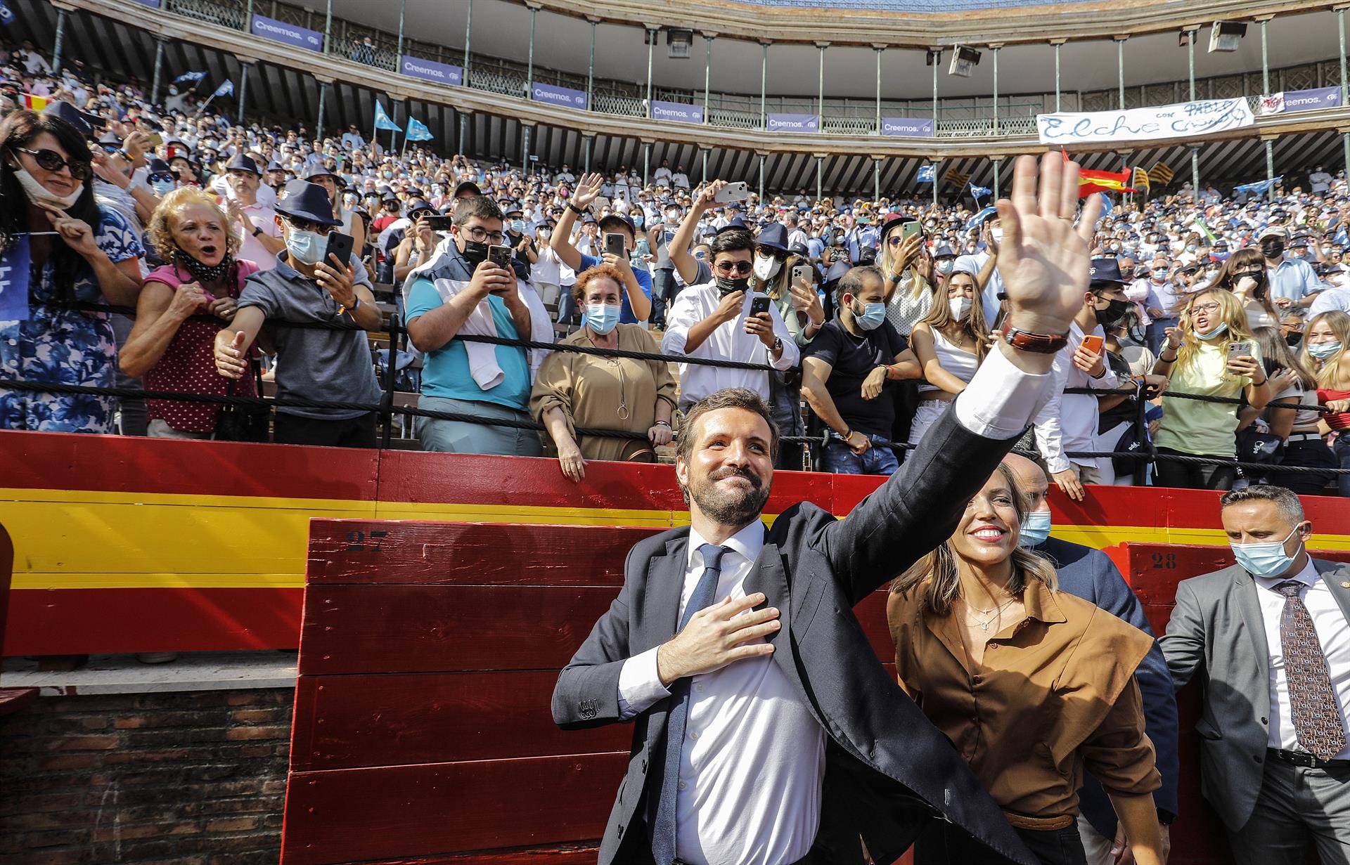 Pablo Casado, a la plaça de bous de València a l'acte multitudinari del 3 d'octubre del 2021