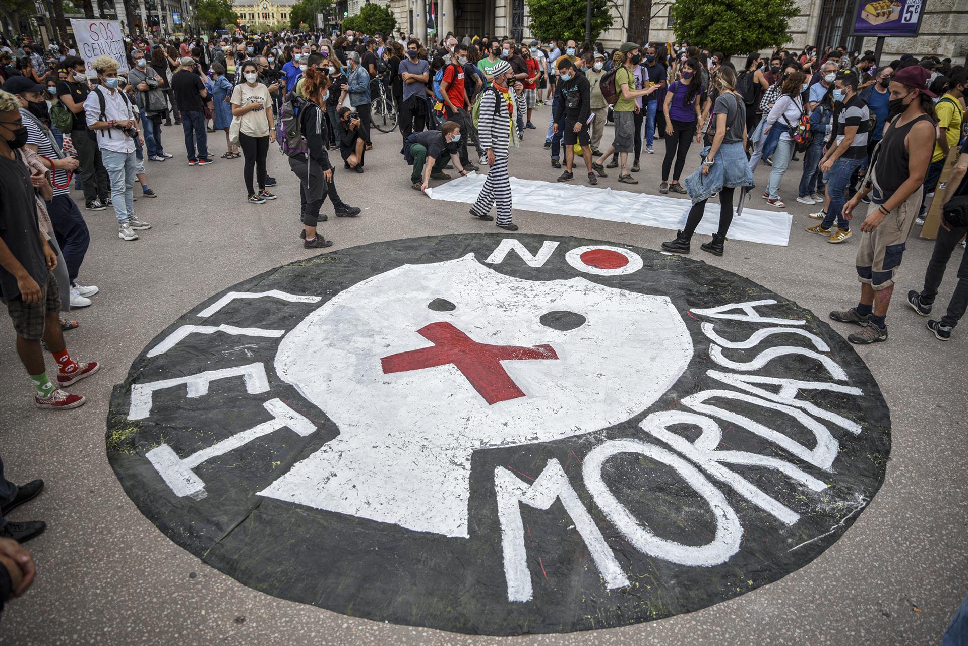 Manifestació contra la llei mordassa a la Plaça de l'Ajuntament de València el 5 de juny de 2021