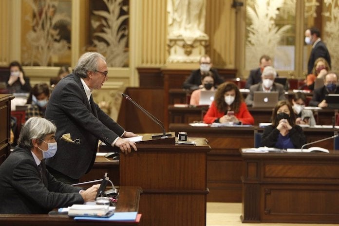 El conseller d'Educació, Martí March, durant el debat de la Llei d'Educació al Parlament balear | Isaac Buj | EP