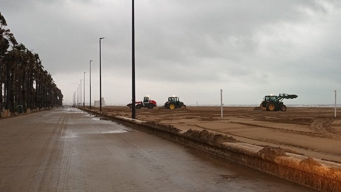 Retirada de sorra del passeig marítim de València | Ajuntament de València