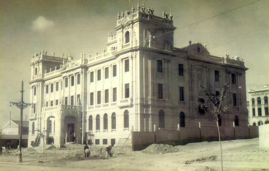 Construcció de la seu de la Diputació d'Alacant a finals dels anys vint del segle XX