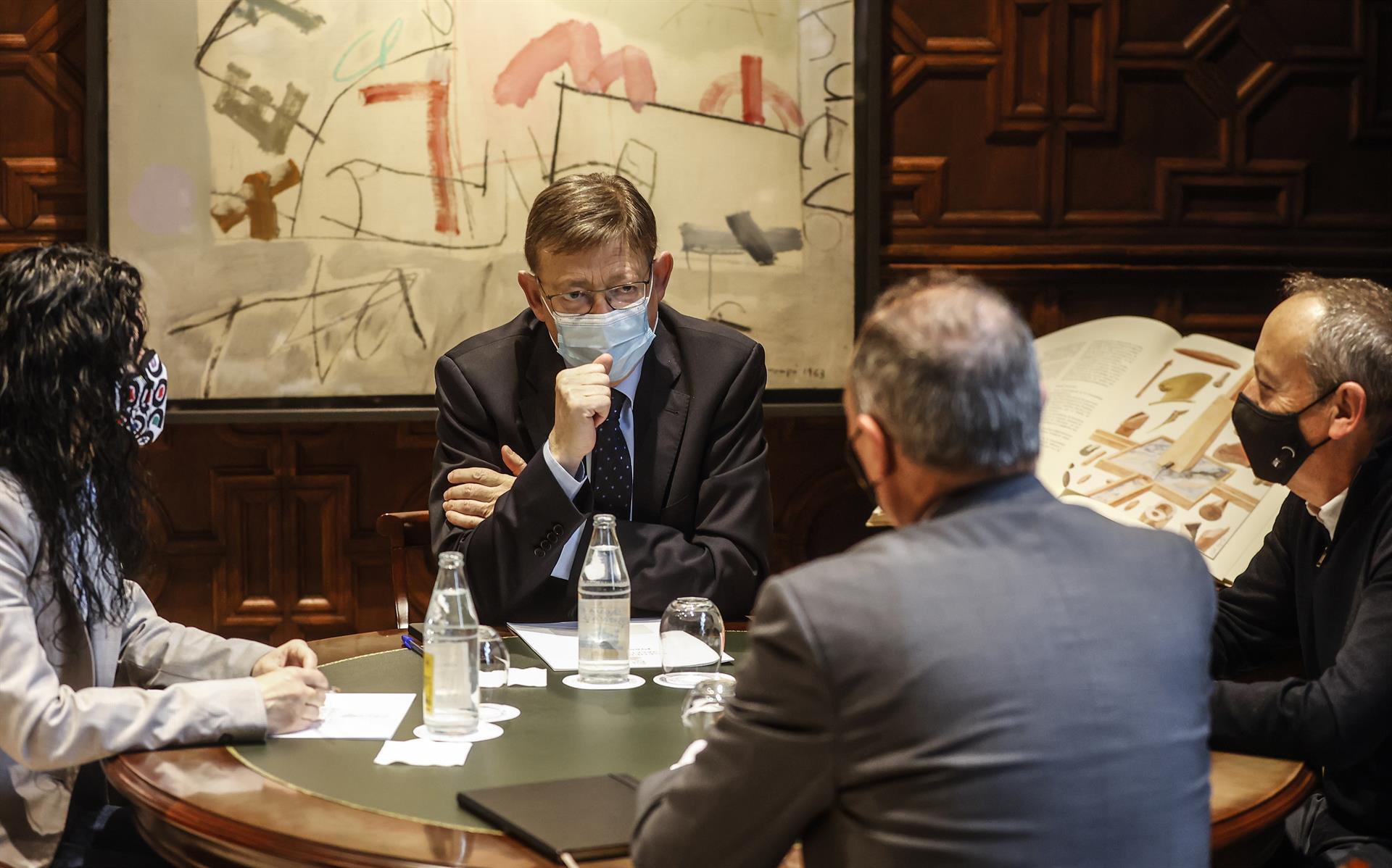 El president valencià, Ximo Puig, reunit amb els sindicats