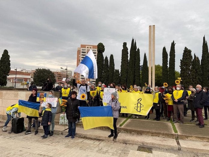 Una concentració a València exigeix la fi de la invasió de Rússia a Ucraïna