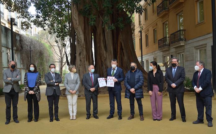 El director de l'Agència Antifrau, Joan Llinares, lliura la memòria del 2021 a les Corts