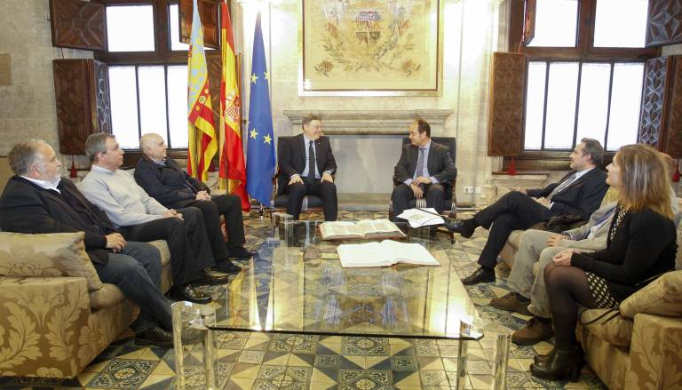 José Ramón Chirivella i membres de l'Associació de Juristes Valencians, en una reunió amb el president Ximo Puig al 2016