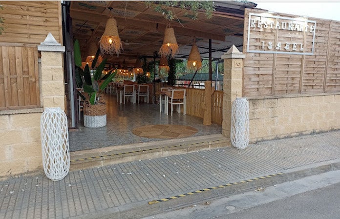 Un restaurant de Gandia expulsa una família per demanar en valencià: «Que no sabeu parlar castellà? A Espanya sobra gent!»