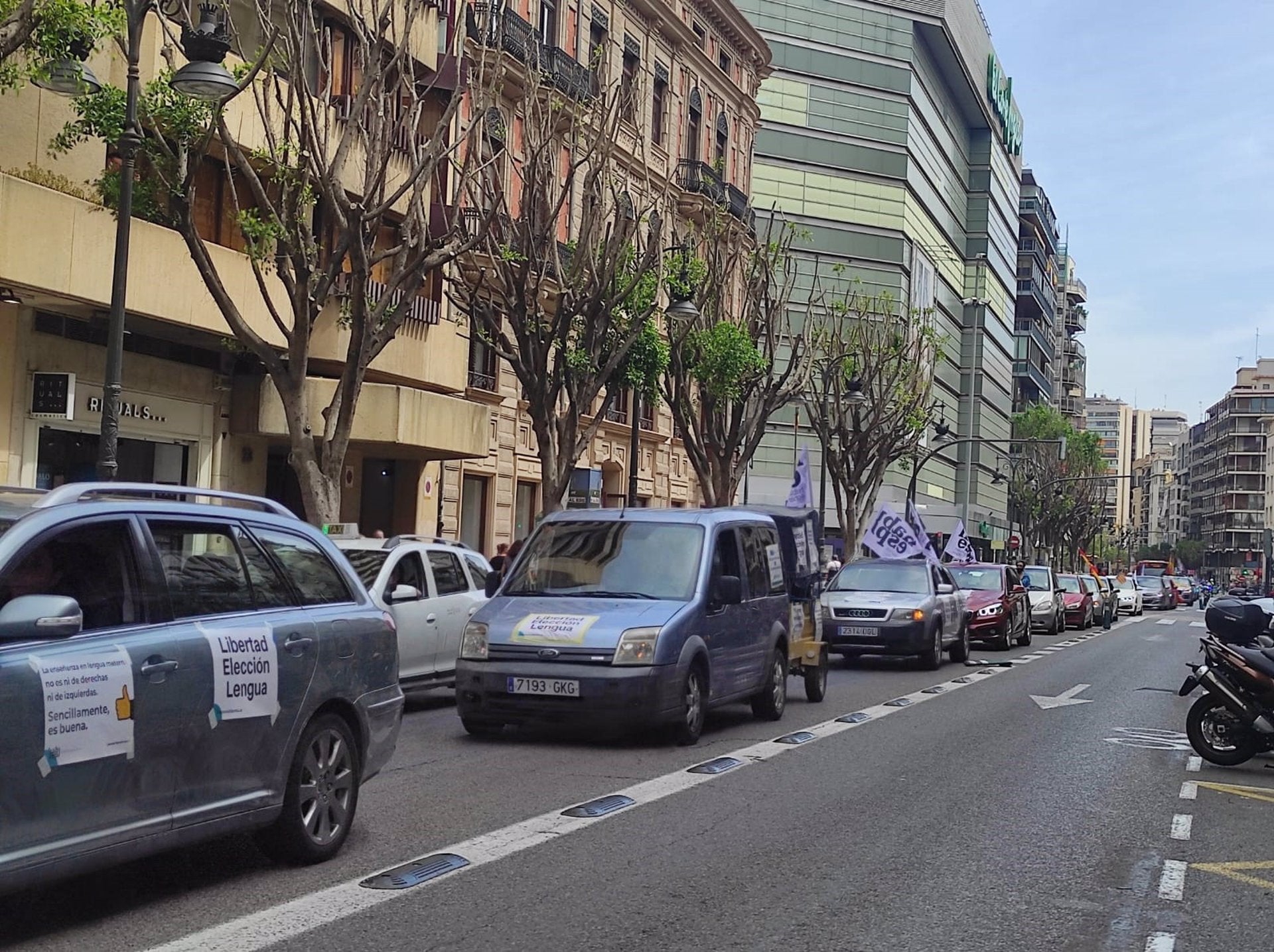 Manifestació a València convocada per la plataforma Hablamos Español
