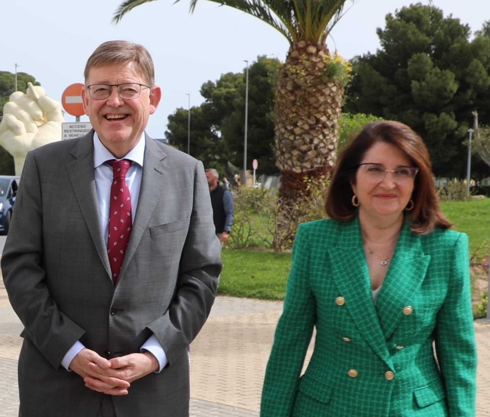 El president valencià, Ximo Puig, i la rectora de la UA, Amparo Navarro