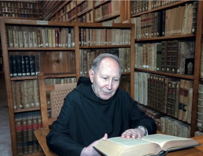 S’ha mort el monjo, historiador i filòleg Josep Massot, Doctor Honoris Causa per la UIB i la UV