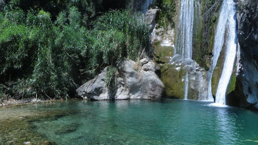 El Salt del riu Bolulla, on finalitza l'Estret de les Penyes, entre els termes de Bolulla i Callosa d'en Sarrià