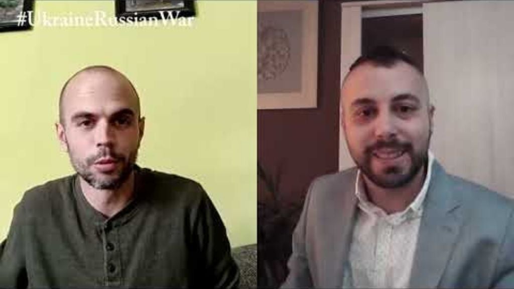 Carlos Serrano entrevista el fotoperiodista Pablo Miranzo Maciá, desplaçat fins a la frontera d'Ucraïna, per a cobrir el conflicte després que es produïra la invasió de Rússia decretada per Vladímir Putin.