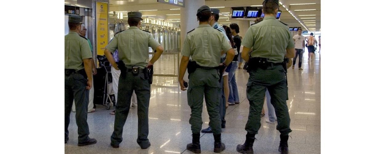 Dos guàrdies civils, a judici per obligar un passatger a parlar castellà i a mostrar una bossa de femta