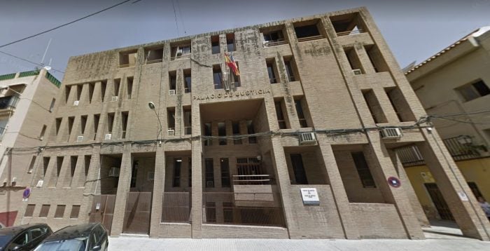 Un ciutadà denuncia que un guàrdia civil l’ha increpat al Registre Civil d’Elda per dirigir-s’hi en valencià