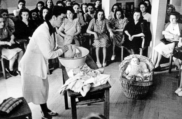 «Millorar la raça» va ser una de les raons per a medicalitzar l’embaràs durant el franquisme