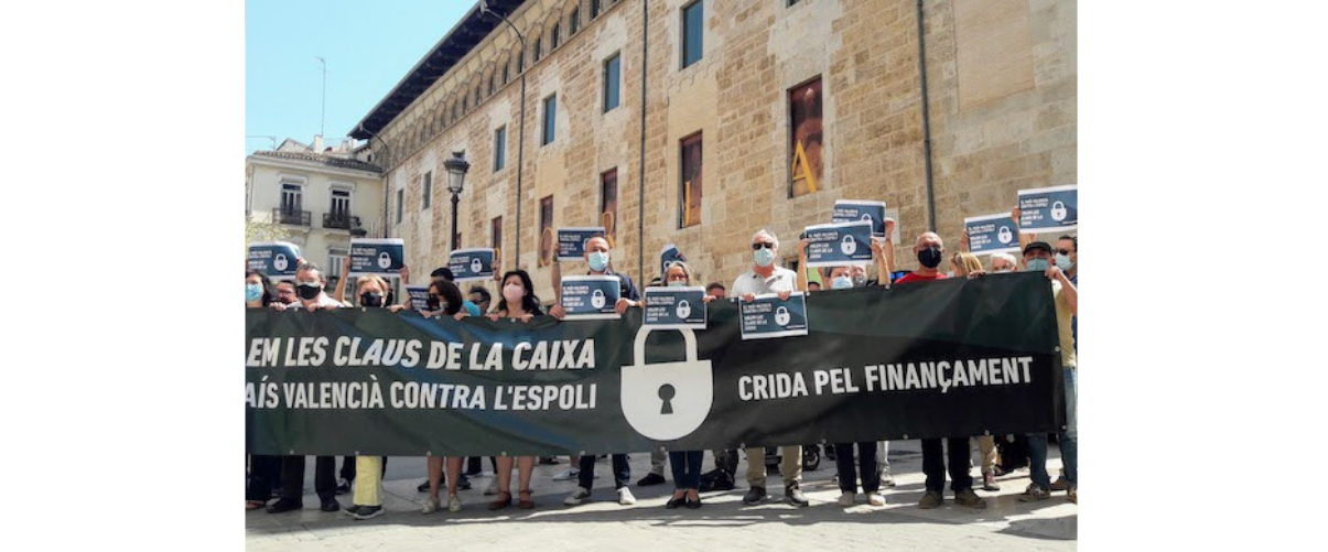 La Crida pel Finançament es va concentrar el passat 10 de juny davant de les Corts | Daniel Martín