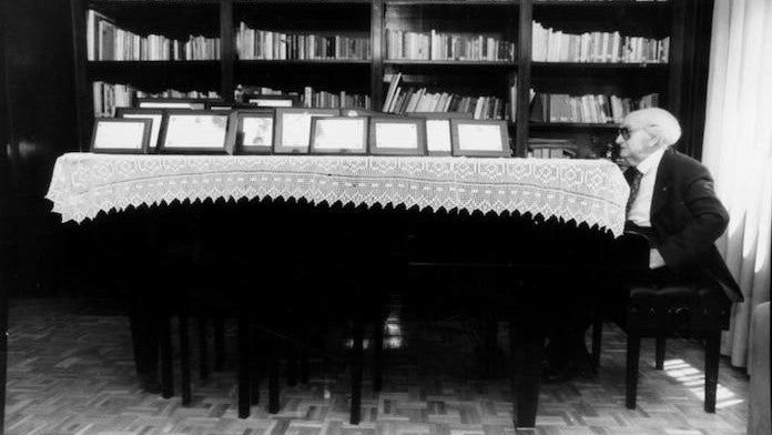 Joaquín Rodrigo al piano