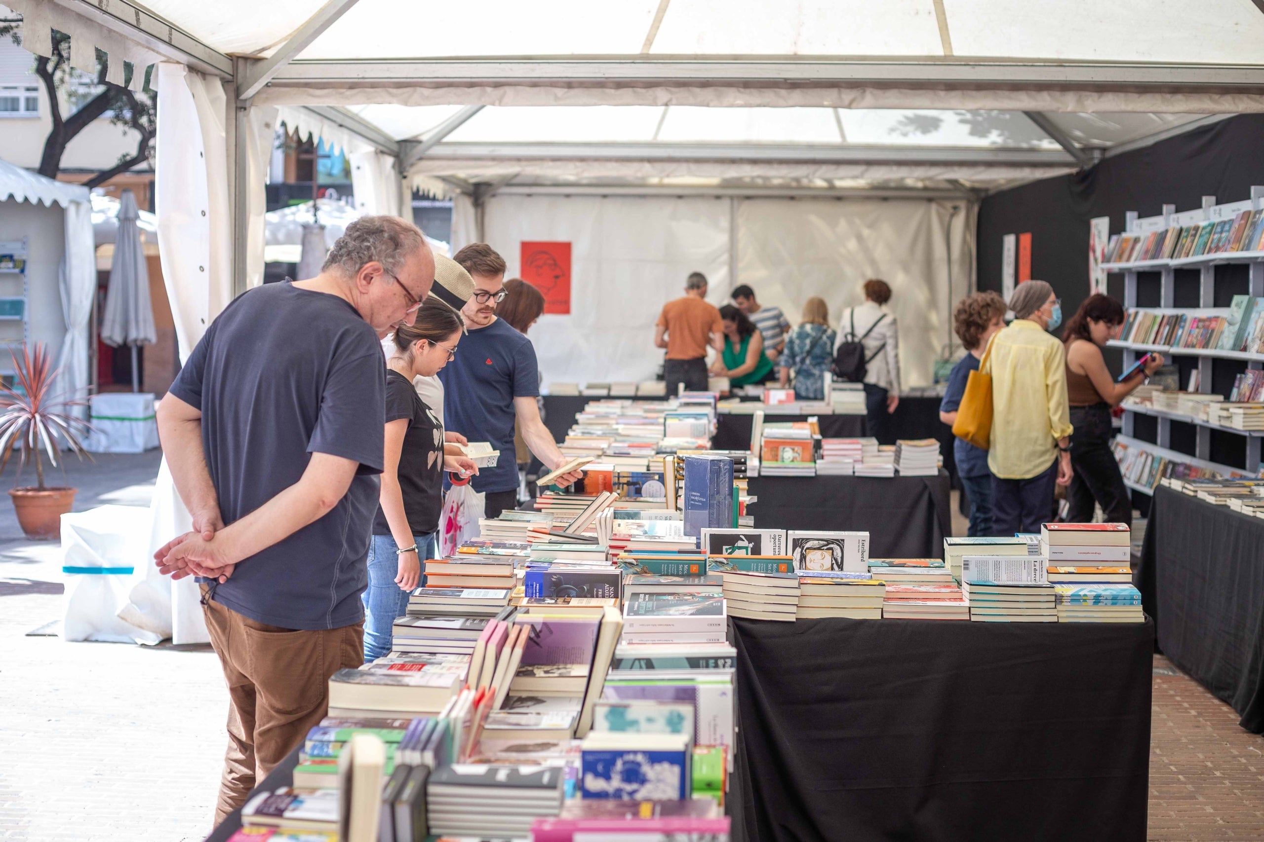 La Plaça del Llibre de Gandia ha comptat amb més 3.000 assistents de dijous a diumenge