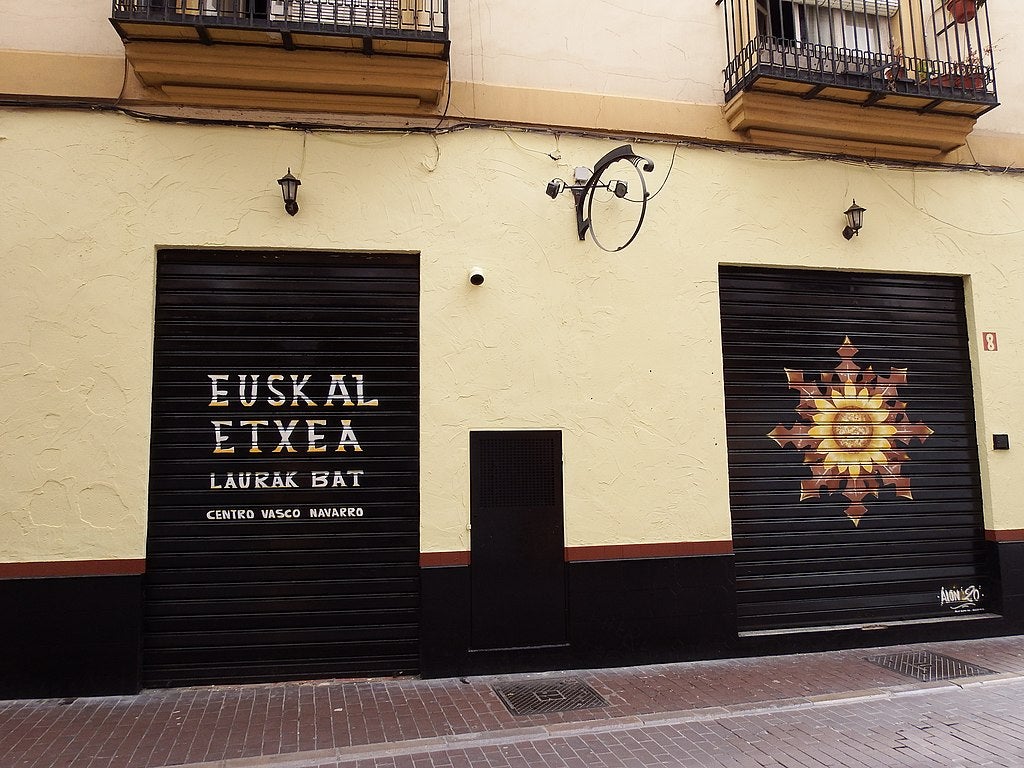 Presenten «Muga», una antologia bilingüe de poesia basca, a València