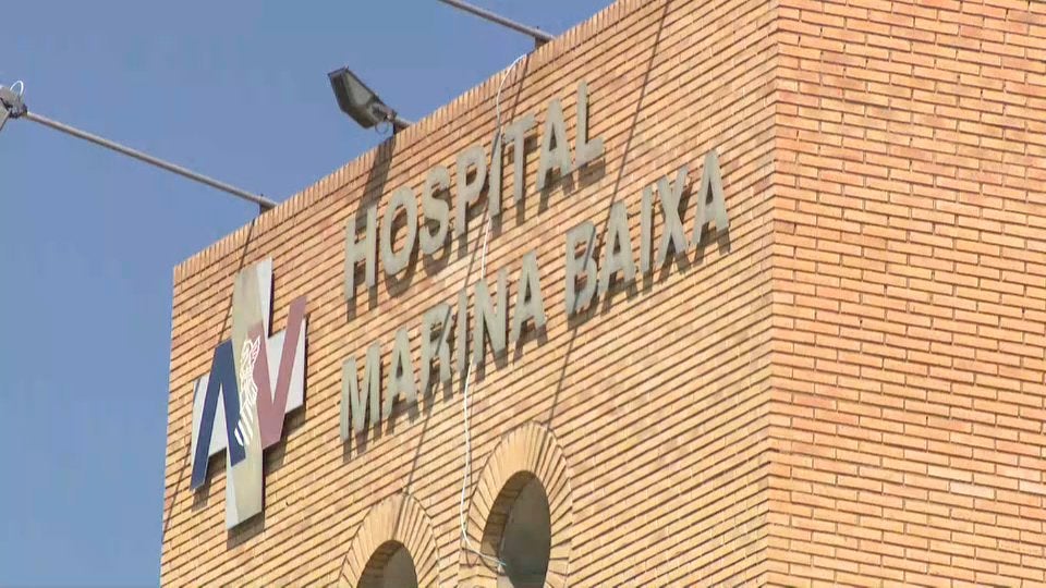 Façana de l'Hospital Marina Baixa, a la Vila Joiosa, on s'hauria produït la discriminació lingüística