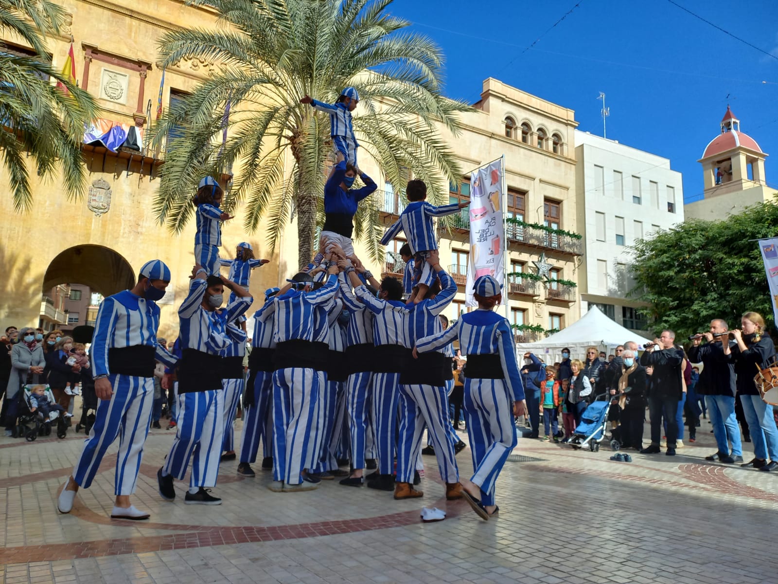 Muixeranga a la presentació de la Plaça del Llibre d'Elx l'any passat
