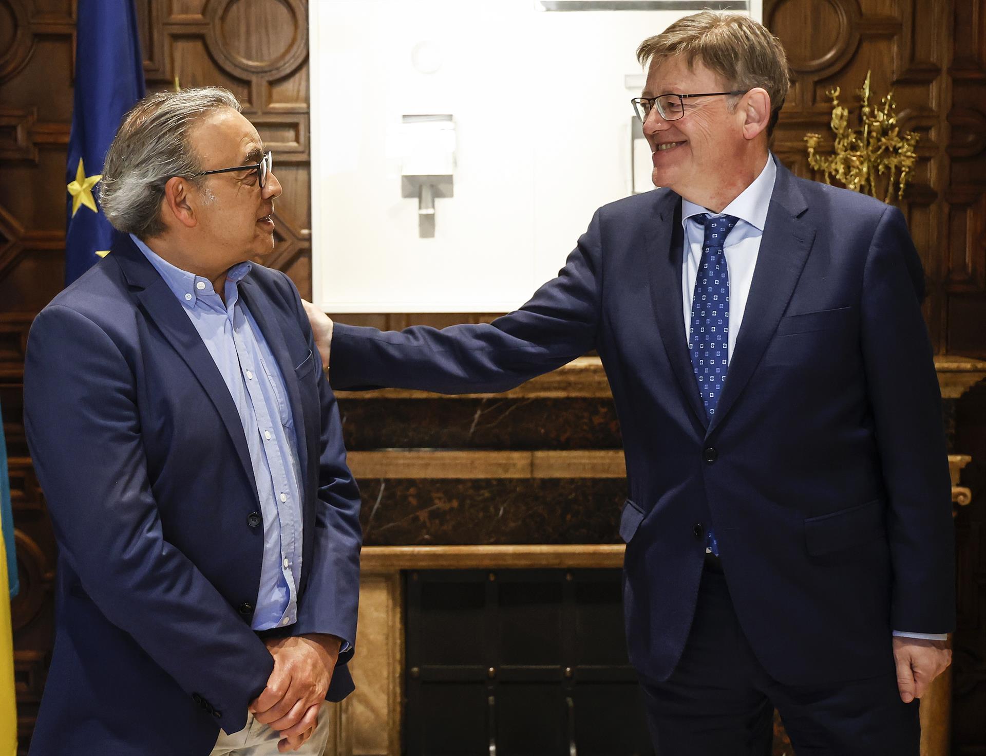 L'exsíndic del PSPV Manolo Mata i el president Ximo Puig