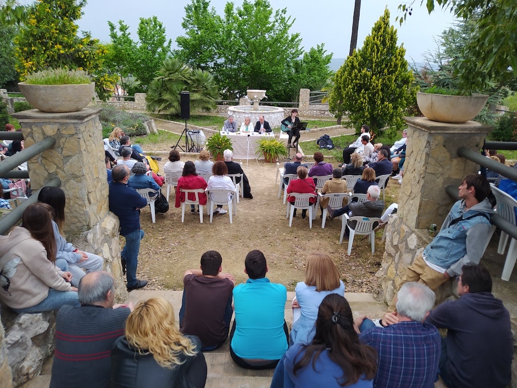 Els Jardins del Palau Marquesal d’Albaida acullen la presentació del poemari «Pedra seca», d’Imma Tormo 