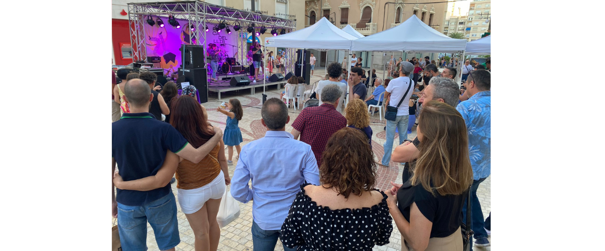 1a edició de la Plaça del Llibre d'Elx | Plaça del Llibre | Twitter