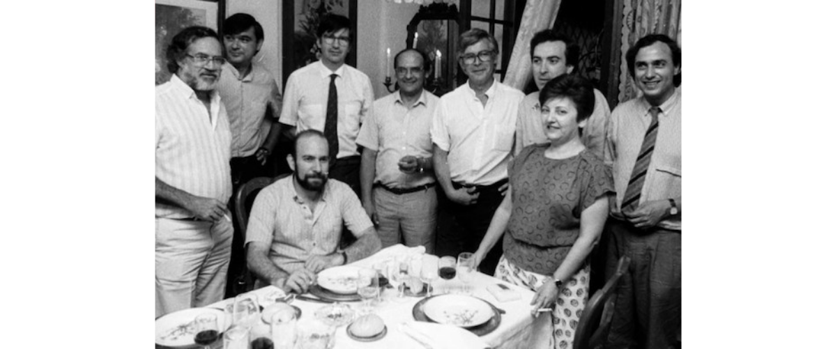 Els deu d'Alaquàs en un restaurant de València l'any 1985 (hi falta Xavier Navarro) | Foto: J. Aleixandre