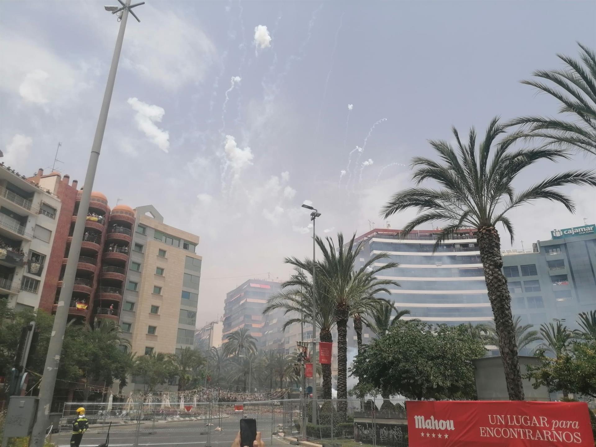 Mascletada a la plaça dels Estels