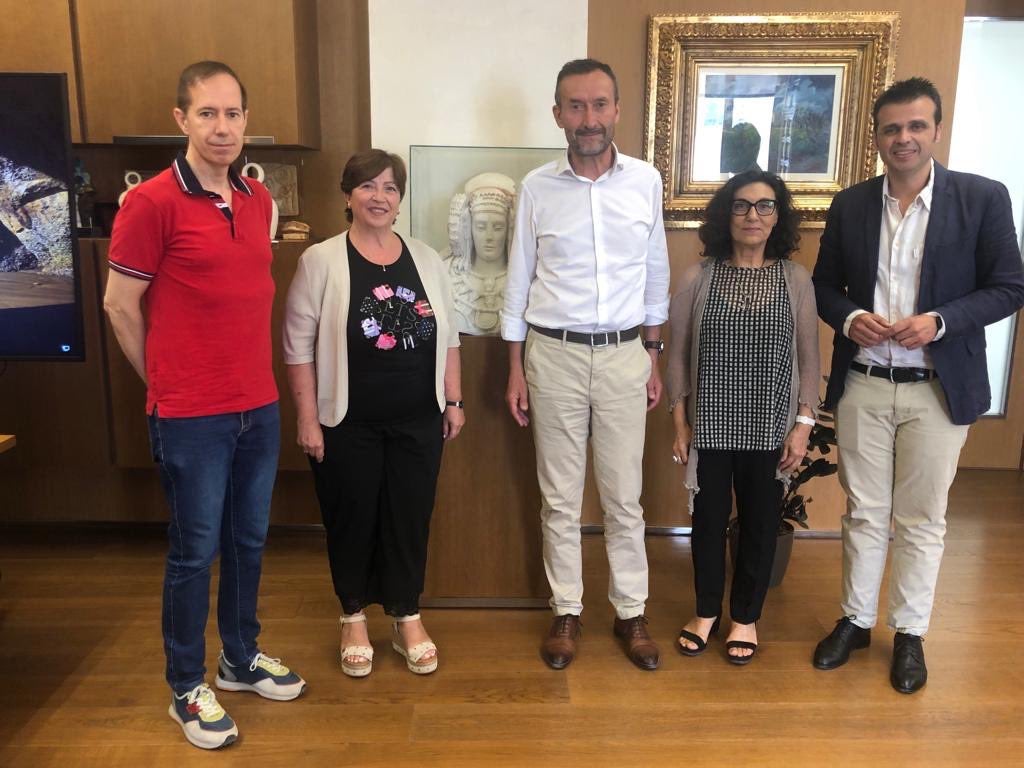 Josep Escribano, Verònica Cantó, l'alcalde Carlos González Serna, Tudi Torrí i el regidor Carles Molina