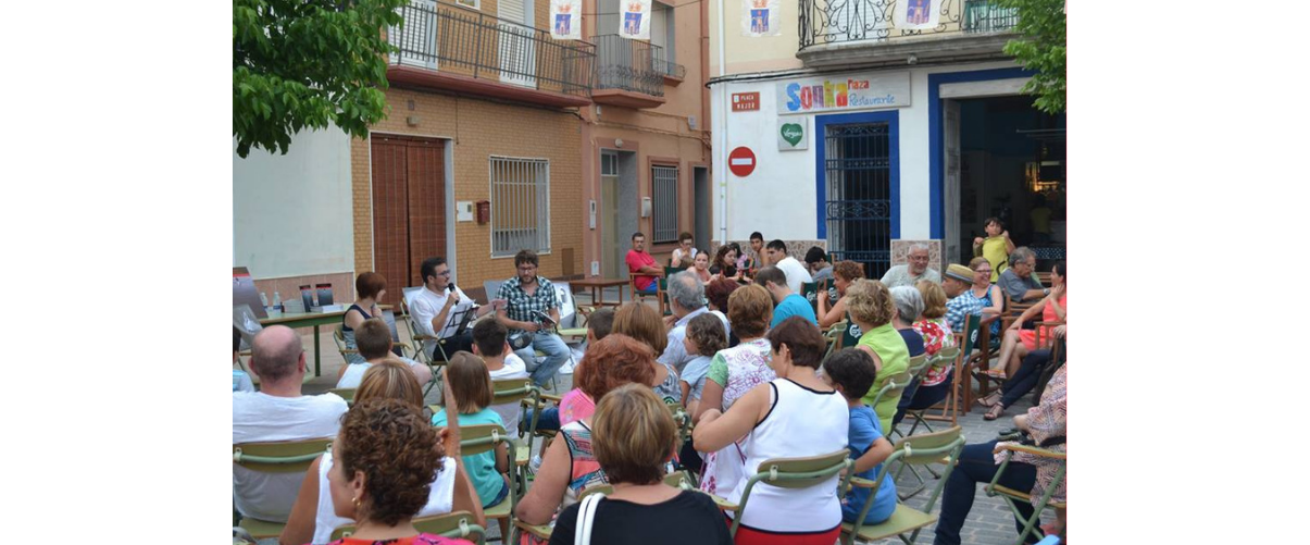 La plaça Major de Benifairó de la Valldigna s’ompli de literatura un any més