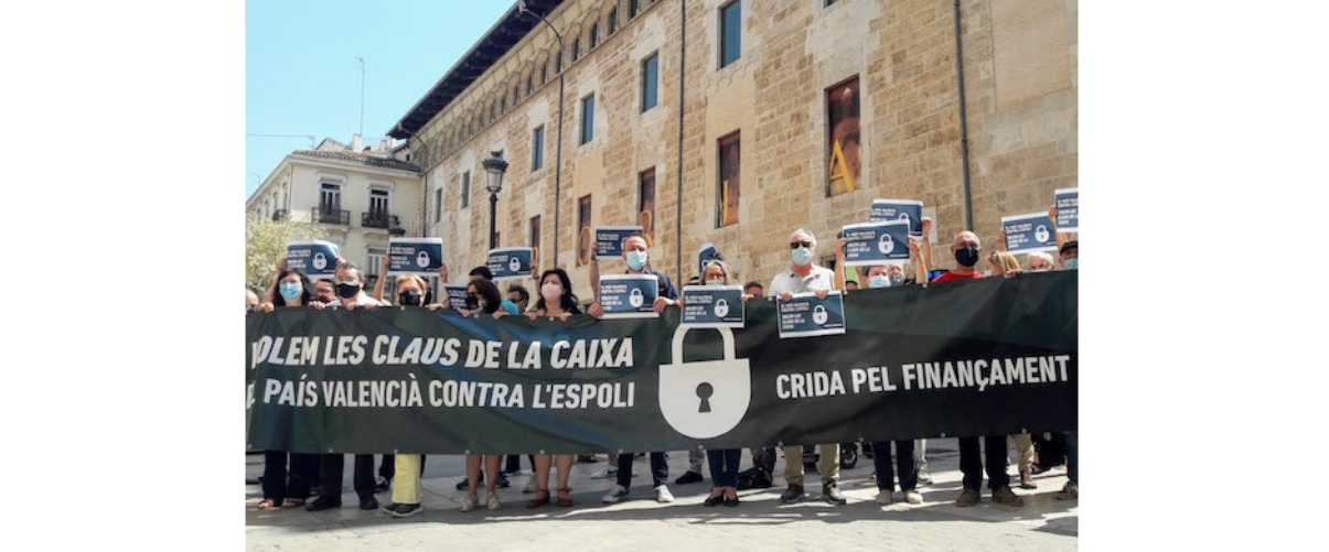 La Crida pel Finançament es va concentrar el 10 de juny de 2021 davant de les Corts | Daniel Martín