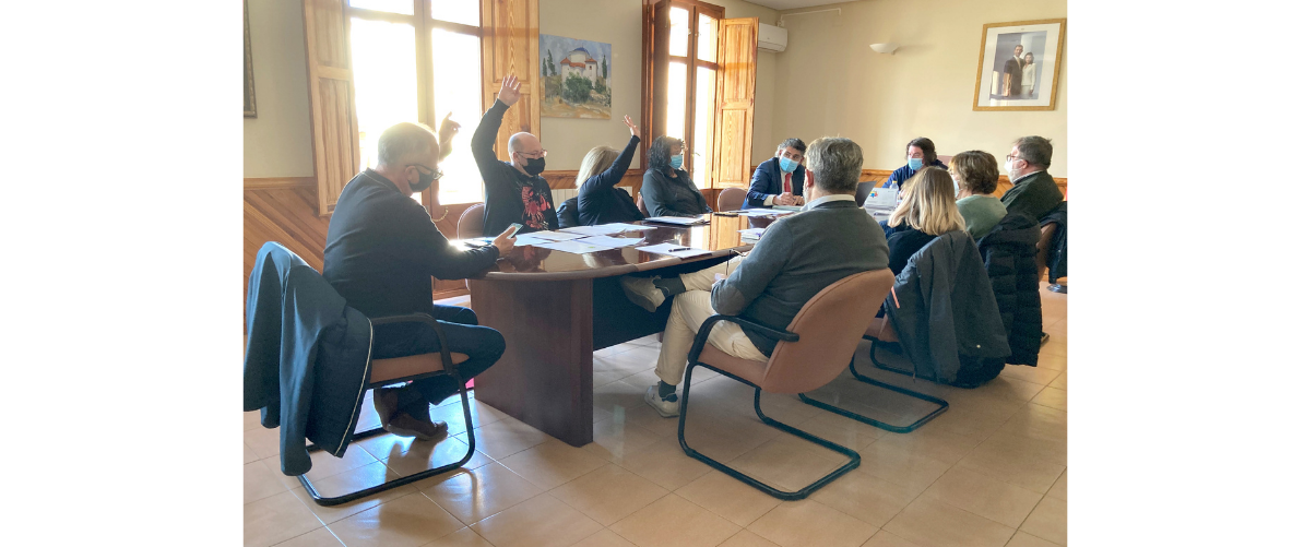 Ple de l'Ajuntament de les Coves de Vinromà celebrat el passat mes d'abril