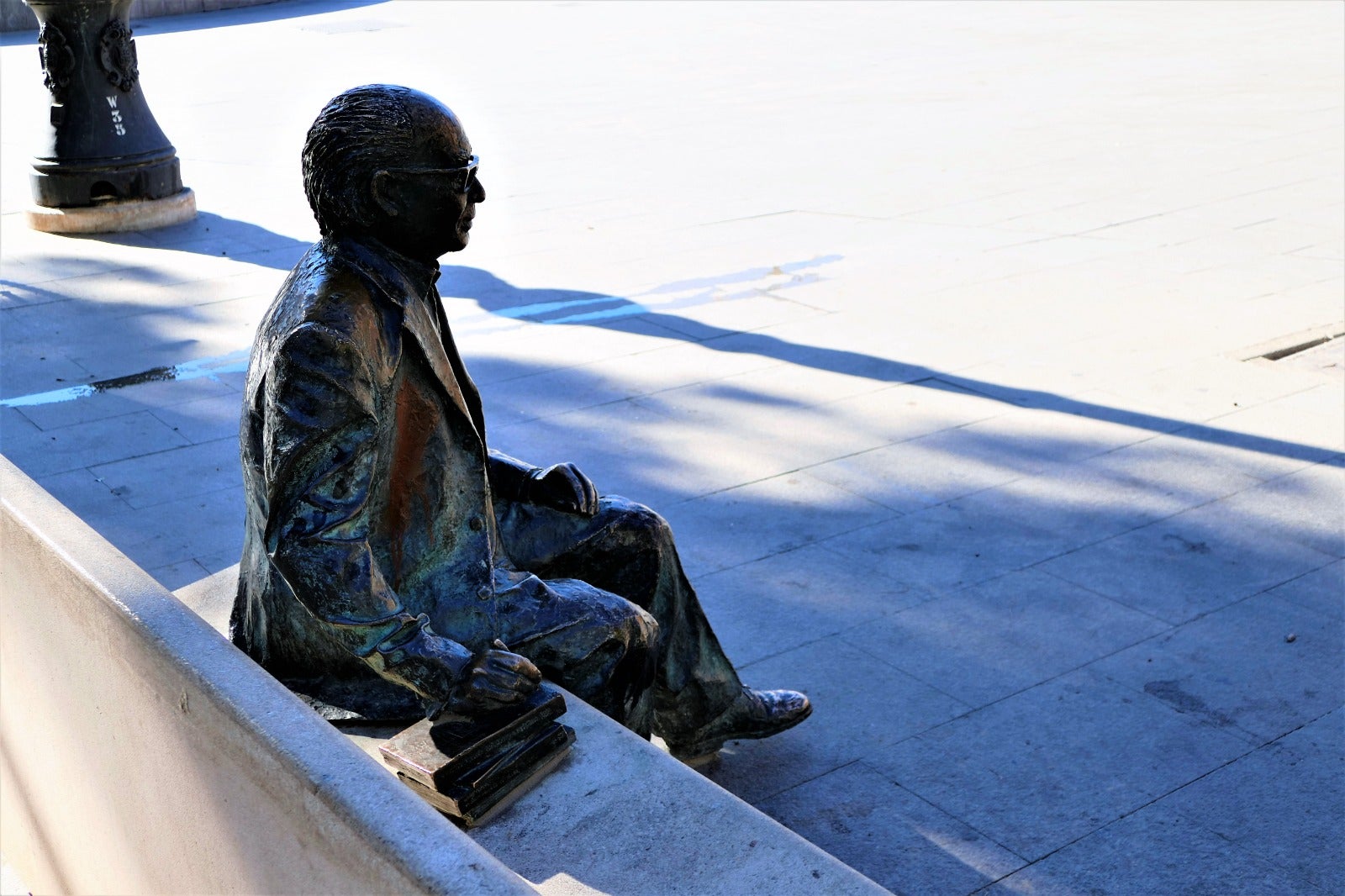 Estàtua de Vicent Andrés Estellés a Burjassot