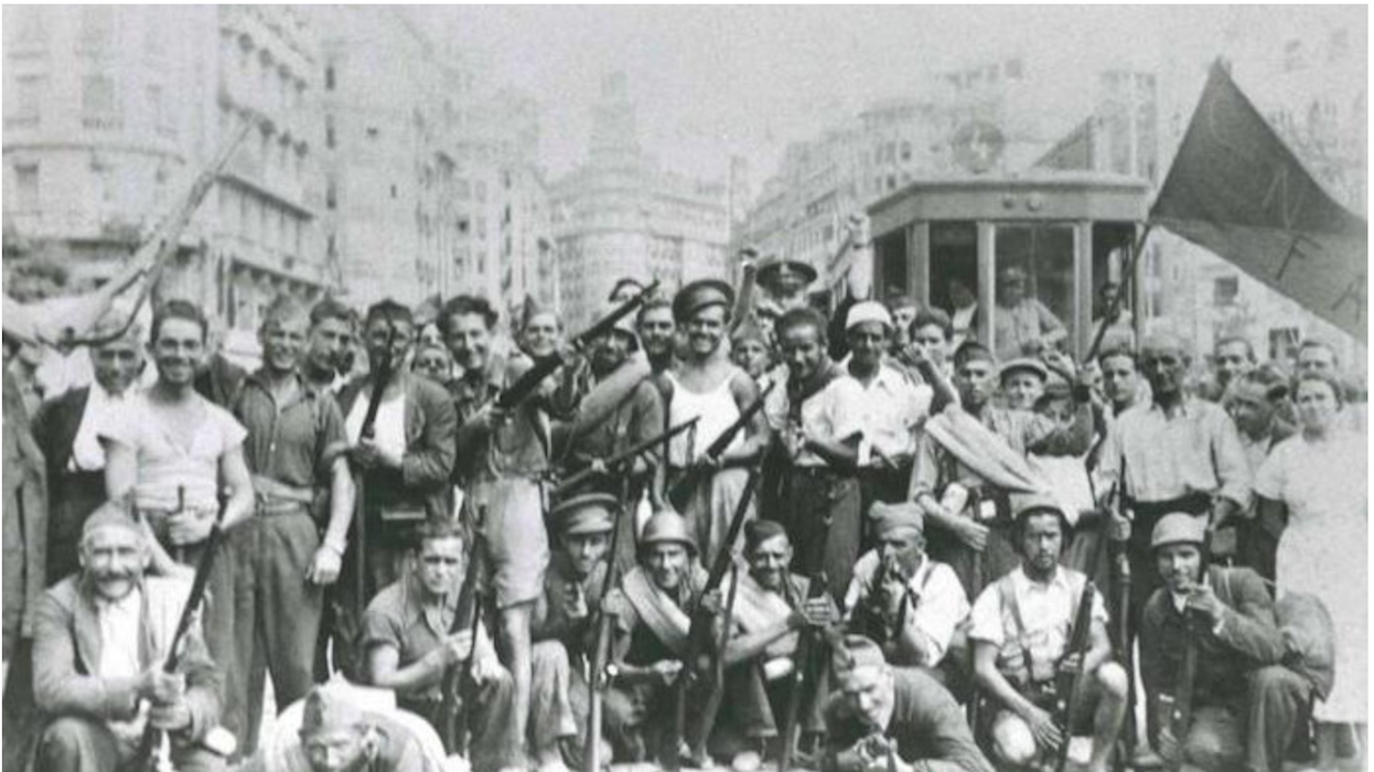 El colp d'estat fracassà a València, Castelló, Alacant i Alcoi gràcies a l'esforç de les milícies populars. Després aquestes milícies formaren columnes per a anar al front de guerra