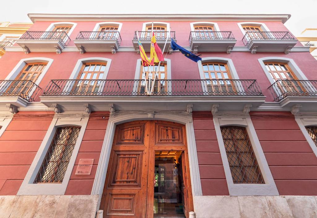 Tal dia com hui del 1998 el Consell Valencià de Cultura va aprovar un dictamen sobre la llengua pròpia del País Valencià