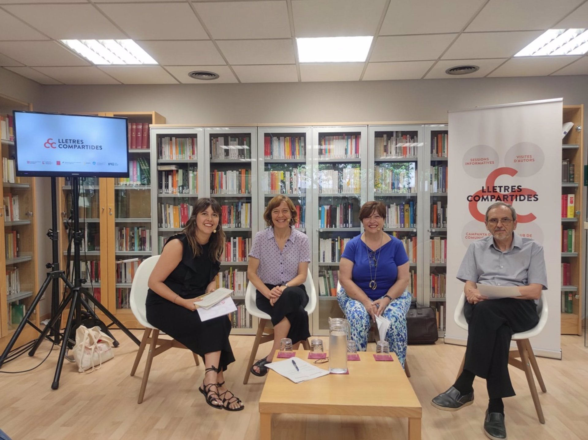 Carme Castells (directora de Mallorca Literària), Izaskun Arretxe (directora de l'ILC), Verònica Cantó (presidenta de l'Acadèmia Valenciana de la Llengua) i Pere Gomila (membre el Consell Insular de Menorca), a la seu de l'ILC  | EP