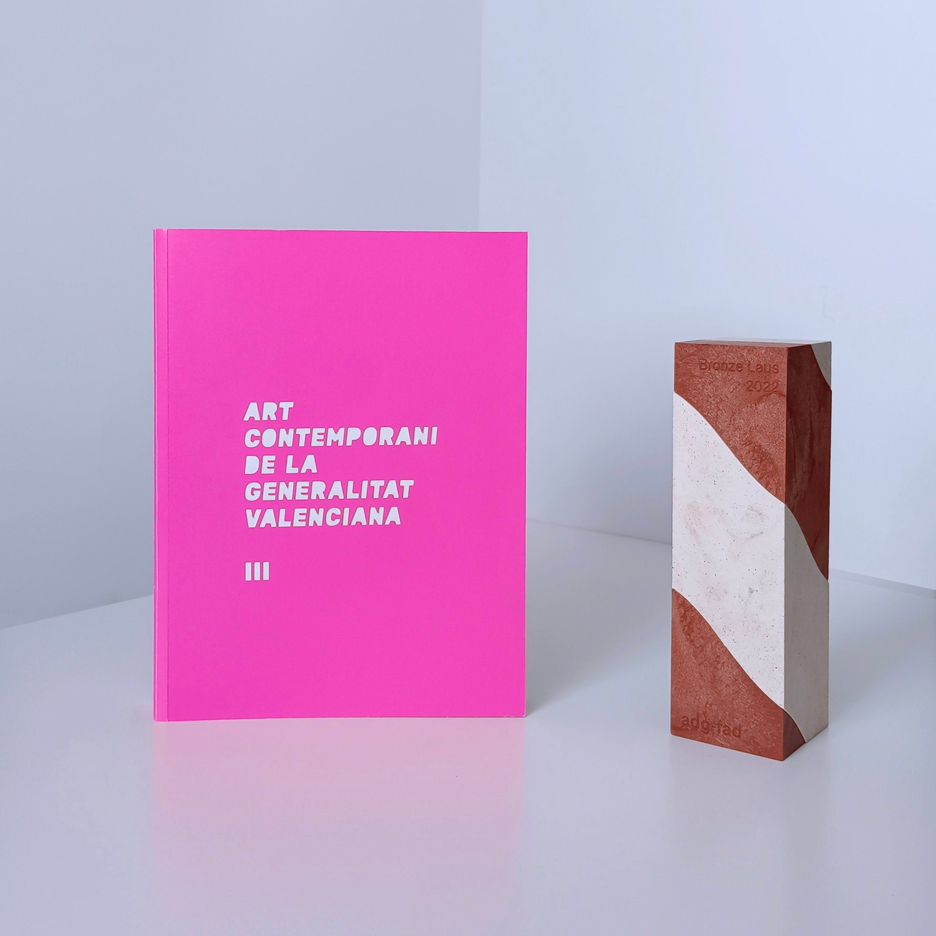 El catàleg de la mostra «Art contemporani de la Generalitat Valenciana III», bronze als Premis ADG Laus