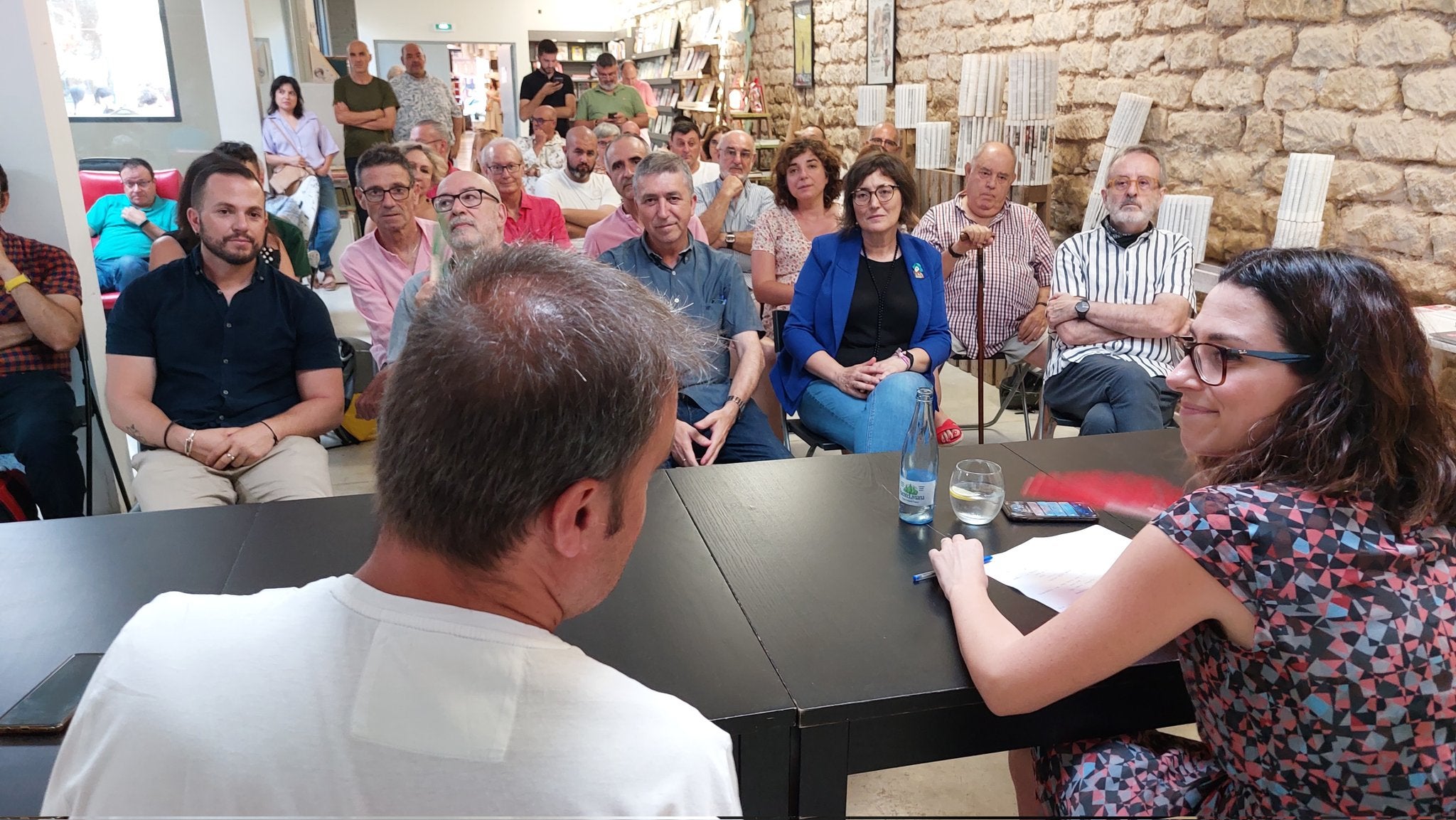 La vicepresidenta Aitana Mas seu al costat del regidor Natxo Bellido