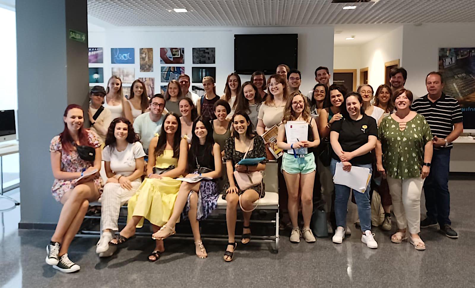 Estudiants de 20 països participen a València en l’Estada Lingüística de l’AVL i l’Institut Ramon Llull