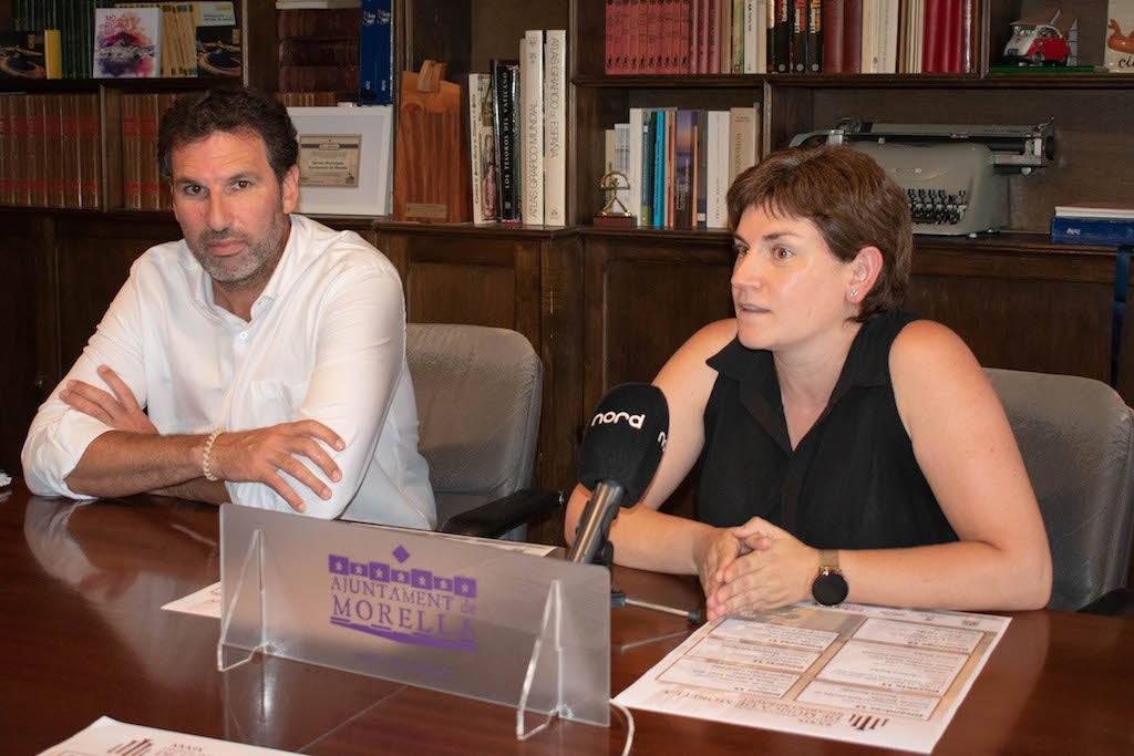 La regidora de Cultura i Patrimoni, Rocío Querol, i el director del Festival, Arturo Barba | Ajuntament de Morella