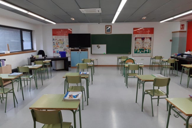 Sindicats valoren que Educació mantinga els llocs de treball després de la suspensió cautelar dels àmbits