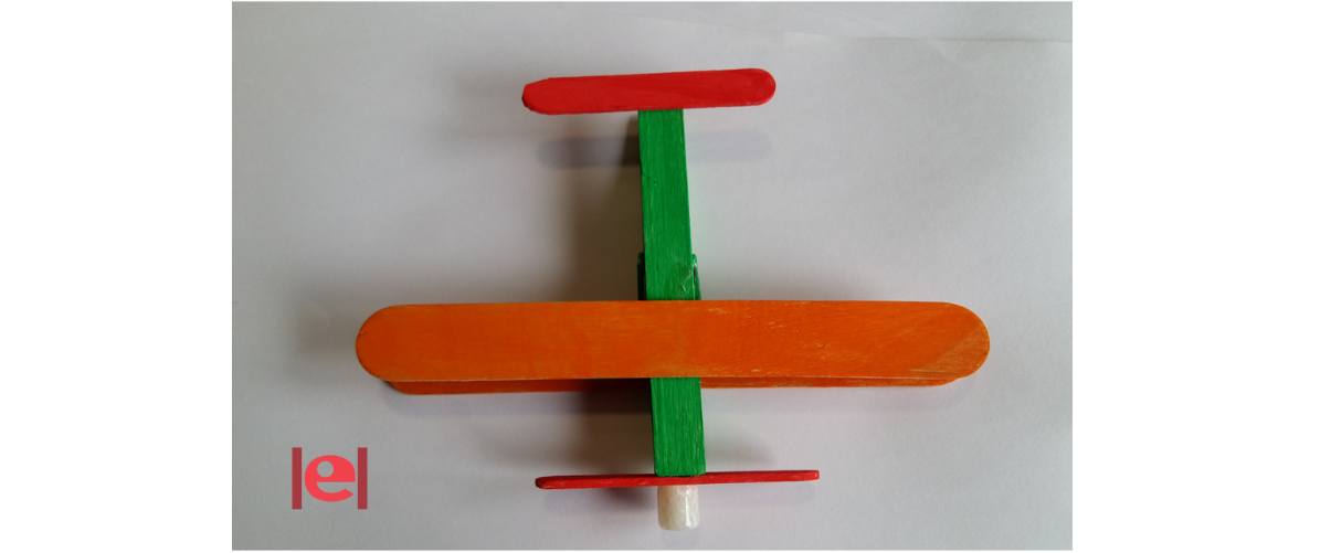 Treballs manuals amb infants: avionets de fusta