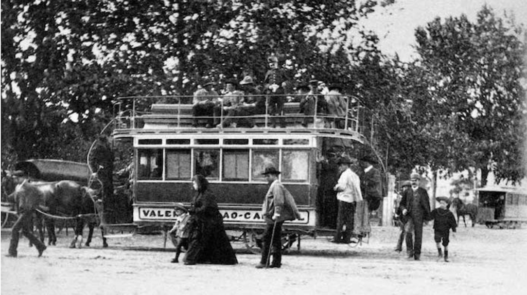 La línia Diagonal de tramvies a cavall de València