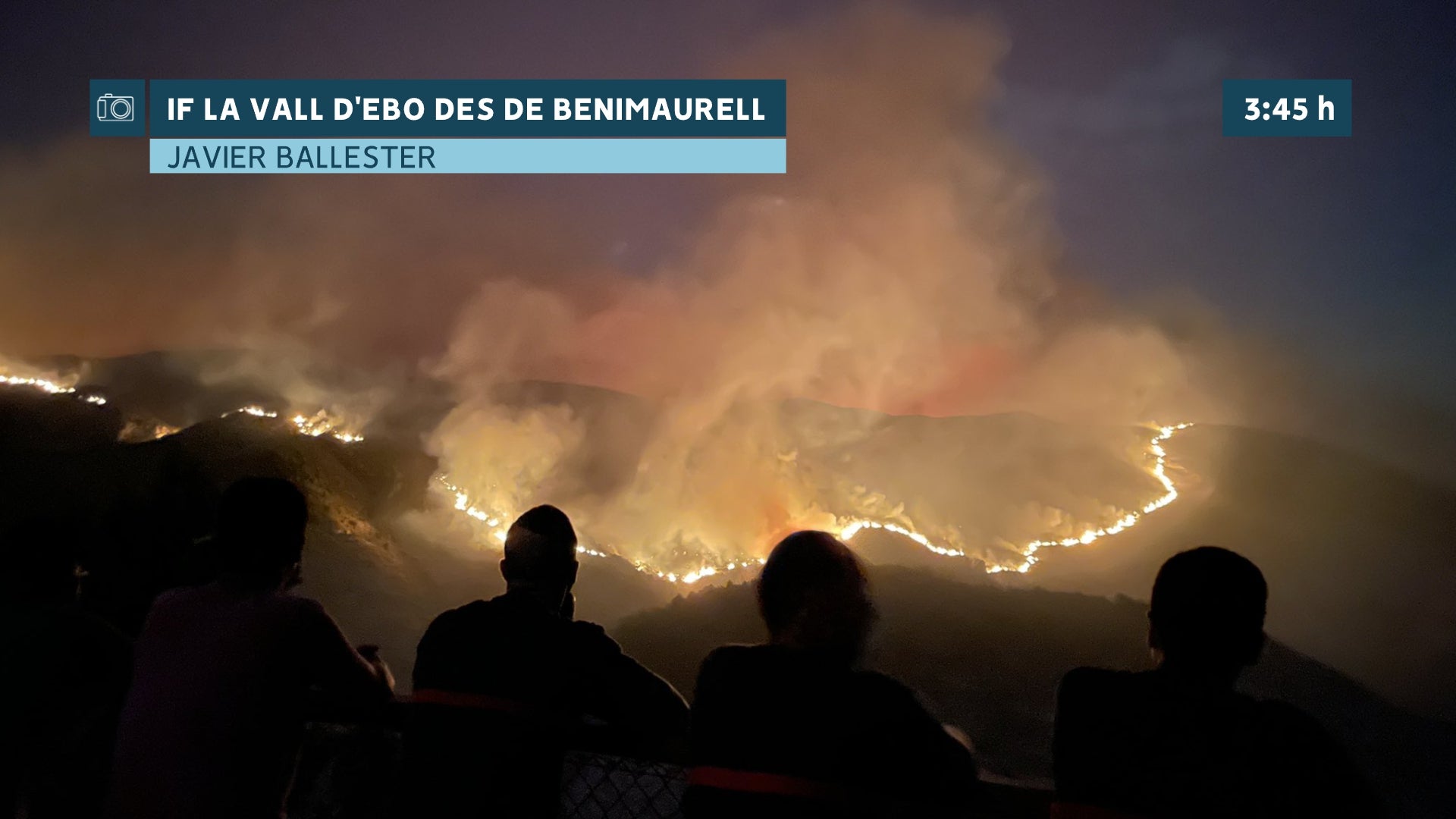 L’incendi iniciat a la Vall d’Ebo ja ha calcinat 4.000 hectàrees i ha obligat a evacuar un miler de veïns