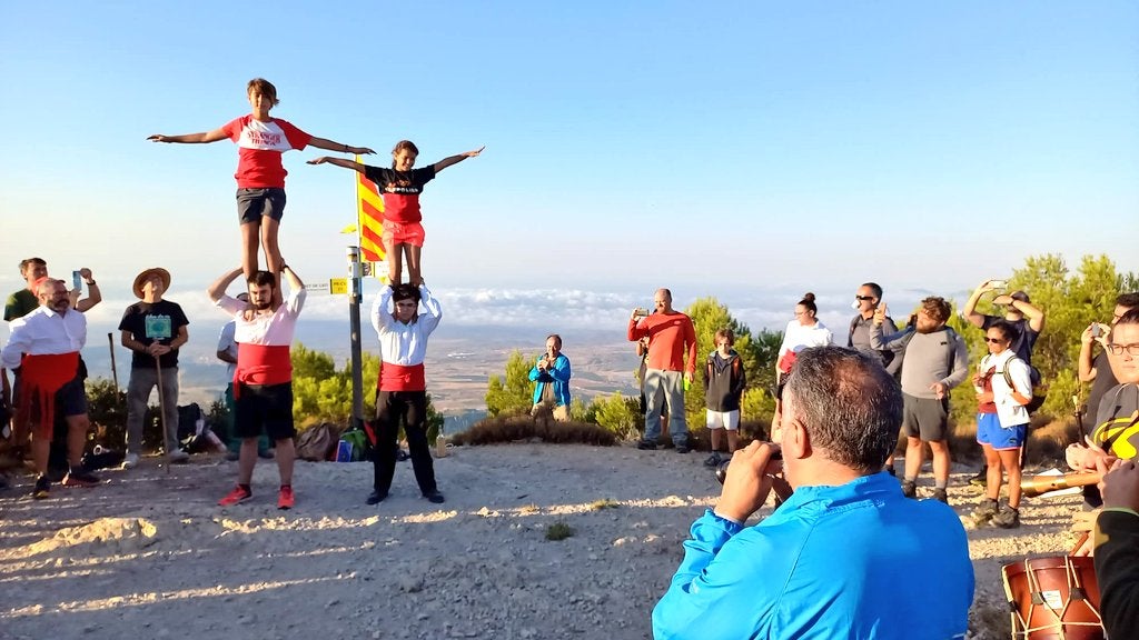 Concentrats a l'Alt de Guisop en homenatge a Enric Valor