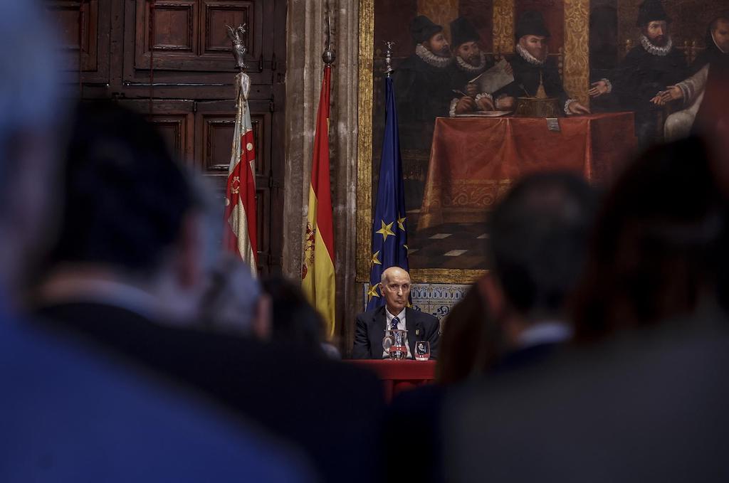 El fundador dels Premis Rei Jaume I, Santiago Grisolía, durant l'acte de proclamació de guanyadors dels Premis 2022  | Rober Solsona | EP