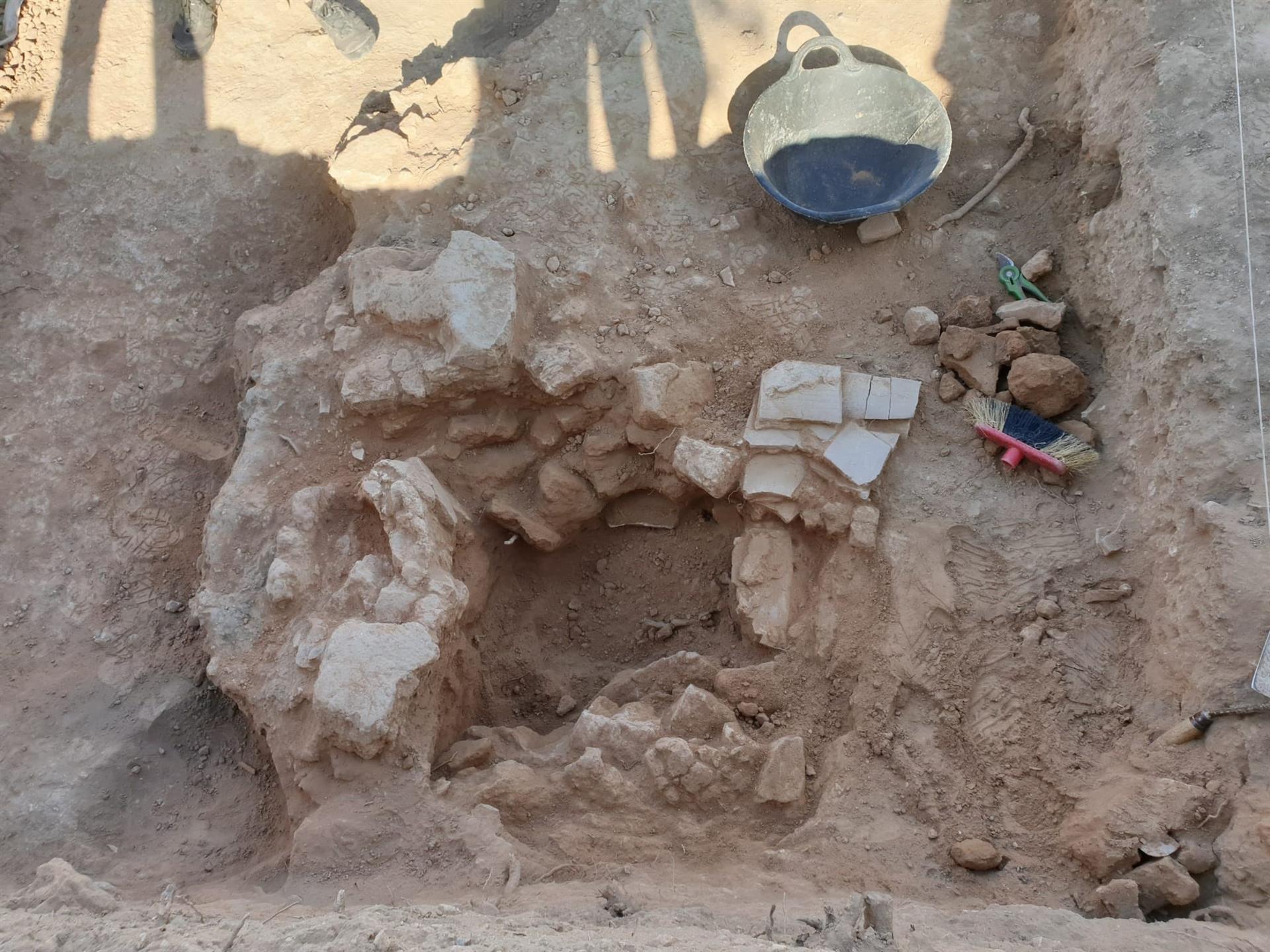 Descobreixen una peça funerària romana al jaciment de València la Vella